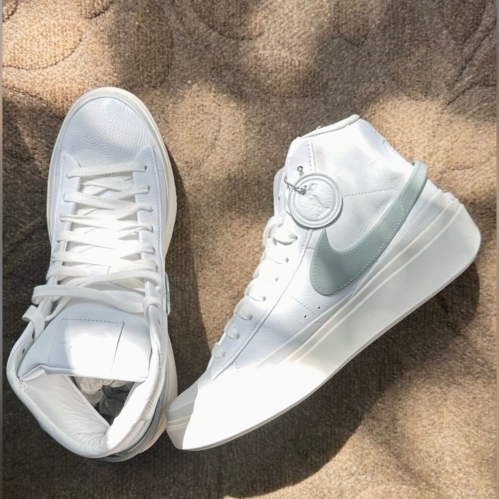 Men’s Nike Blazer Phantom Mid Sneakers Size 10 White And Grey DX5800-101